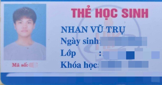 Vũ Trụ cho biết khi đi thi, các thầy giám thị thường xem lại hộ chiếu và thẻ học sinh vì không tin đó là tên thật