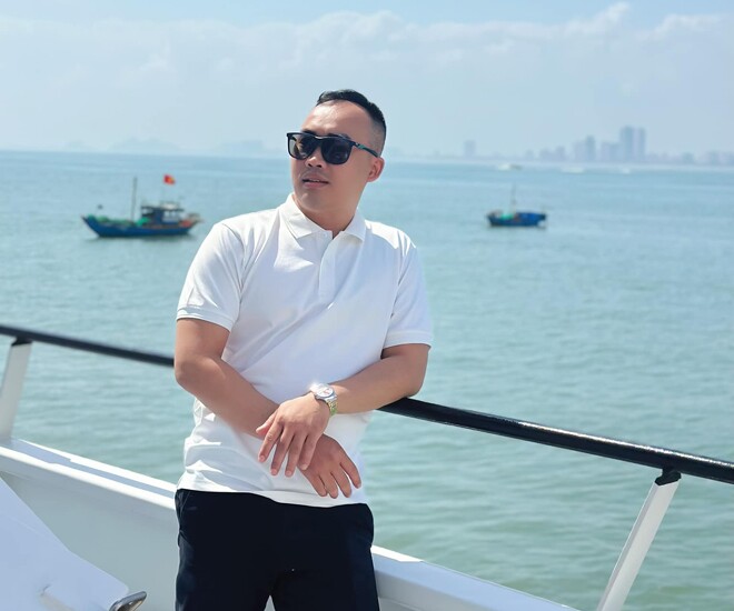 Tony Kim cho biết nguồn gốc của cái tên này xuất phát từ việc ông nội của anh rất đam mê cầu thủ bóng đá tên là Tony