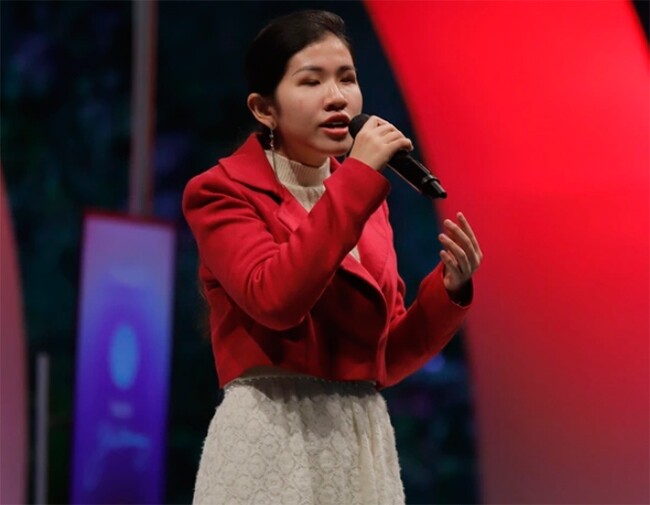 Từng bị tổn thương vì câu nói sẽ không có trường nào nhận người mù, Hải Anh đã nỗ lực không ngừng, tìm đường đi cho mình 