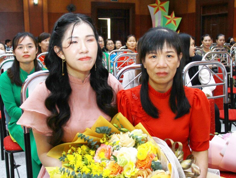 Mẹ là người luôn sát cánh, là điểm tựa vững chắc, không chỉ chăm sóc mà còn là người luôn động viên Hải Anh vượt qua những khó khăn