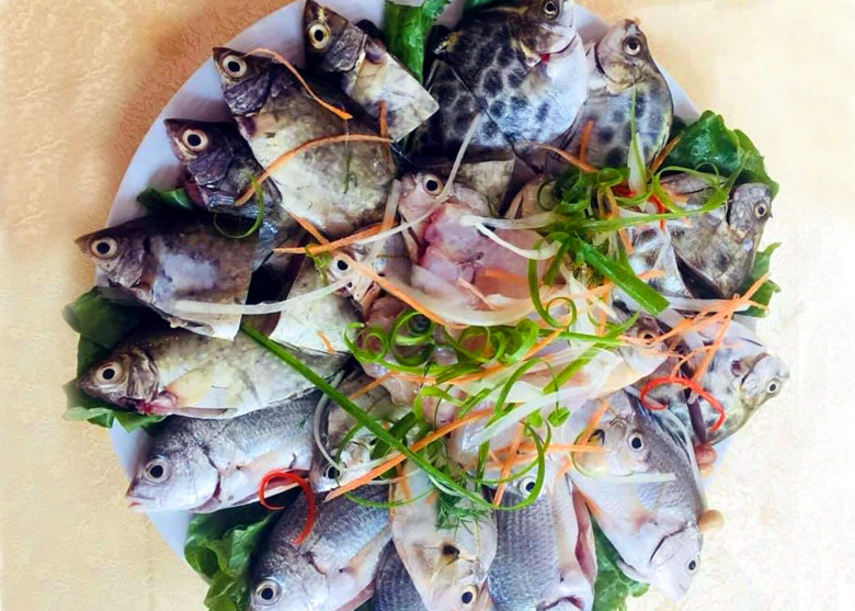 Vì là cá theo mùa nên mớ cá lạp xạp nên bao gồm các loại cá khác nhau