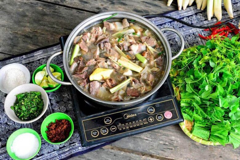 Lẩu thịt ngựa có mặt trong nhiều nhà hàng ở Tây Bắc