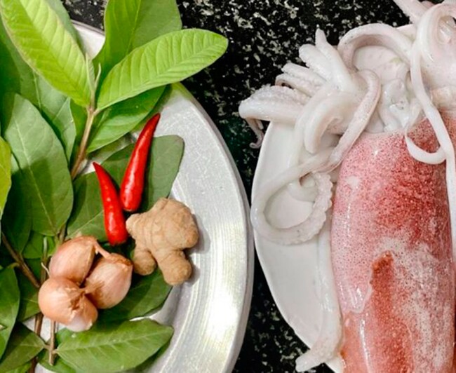 Loại lá này ngày xưa chưa ai ăn nay được bán với giá 60.000 đồng/kg và trở thành đặc sản, được khách hàng tranh nhau mua vì hương vị đặc biệt và tốt cho sức khỏe - 2