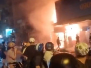 Tin tức - Cháy cửa hàng gà nướng trong chợ Bà Chiểu lúc nửa đêm