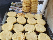 Tiêu dùng - Món thời bao cấp ăn "cứu đói", nay thành đặc sản khoái khẩu người thành phố ưa chuộng vì hương vị lạ, 50.000 đồng/chục