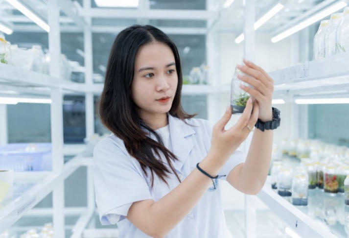 Nhân sự có trình độ cao, kinh nghiệm trong ngành Công nghệ sinh học có thể đạt mức thu nhập lý tưởng