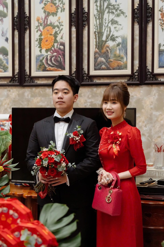 Chị Lanh và con trai lớn 20 tuổi