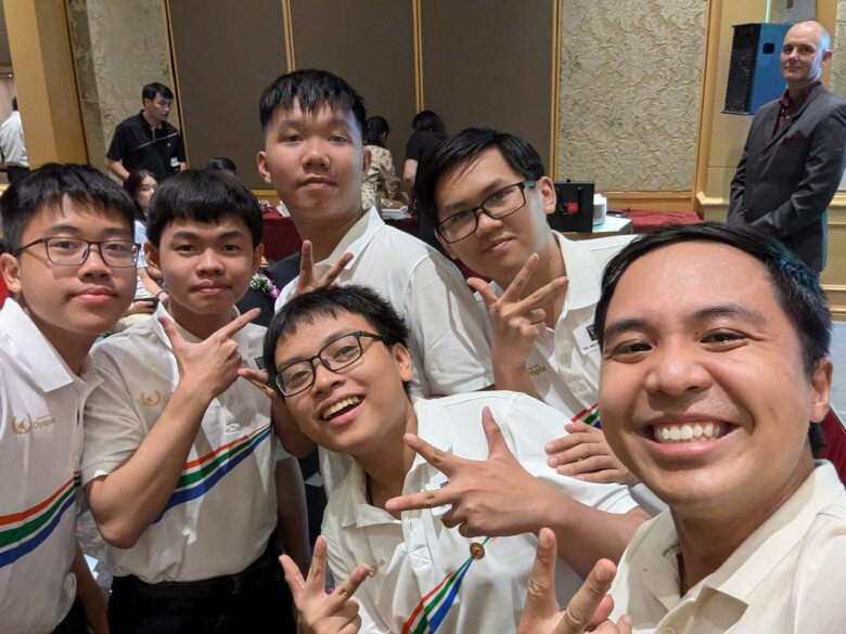 Minh Đức có mặt tại trận chung kết Đường lên đỉnh Olympia năm thứ 24 để cổ vũ tinh thần cho các bạn trẻ