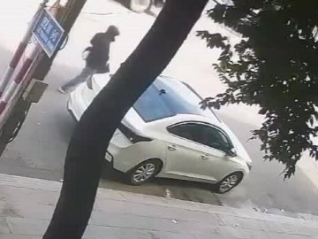 Camera ghi cảnh lén lấy ôtô trong 30 giây