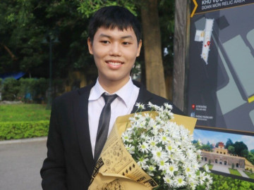 Chân dung Thủ khoa trường ĐH Kinh tế Quốc dân: Học vấn khủng, theo đuổi ngành siêu hot vì lý do đặc biệt