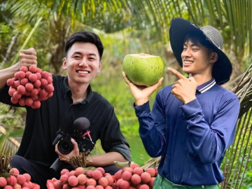 10 TikToker bỏ phố về quê, làm clip triệu view cho thu nhập khủng: Cái tên đầu tiên nổi bật với trend đi đám giỗ bên cồn