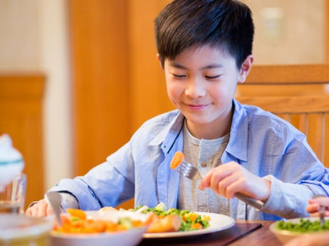 Cha mẹ nên biết về chế độ dinh dưỡng lành mạnh cho trẻ em