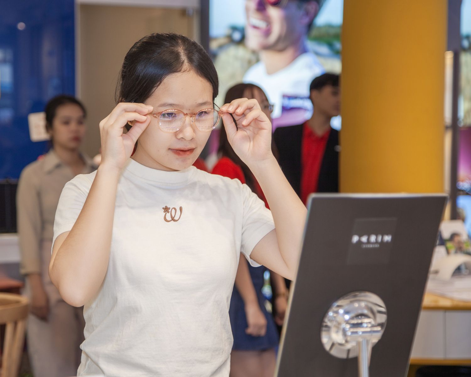 Sự đa dạng về chất liệu và kiểu dáng không chỉ đáp ứng nhu cầu thẩm mỹ, mà còn đáp ứng nhu cầu sử dụng của khách hàng