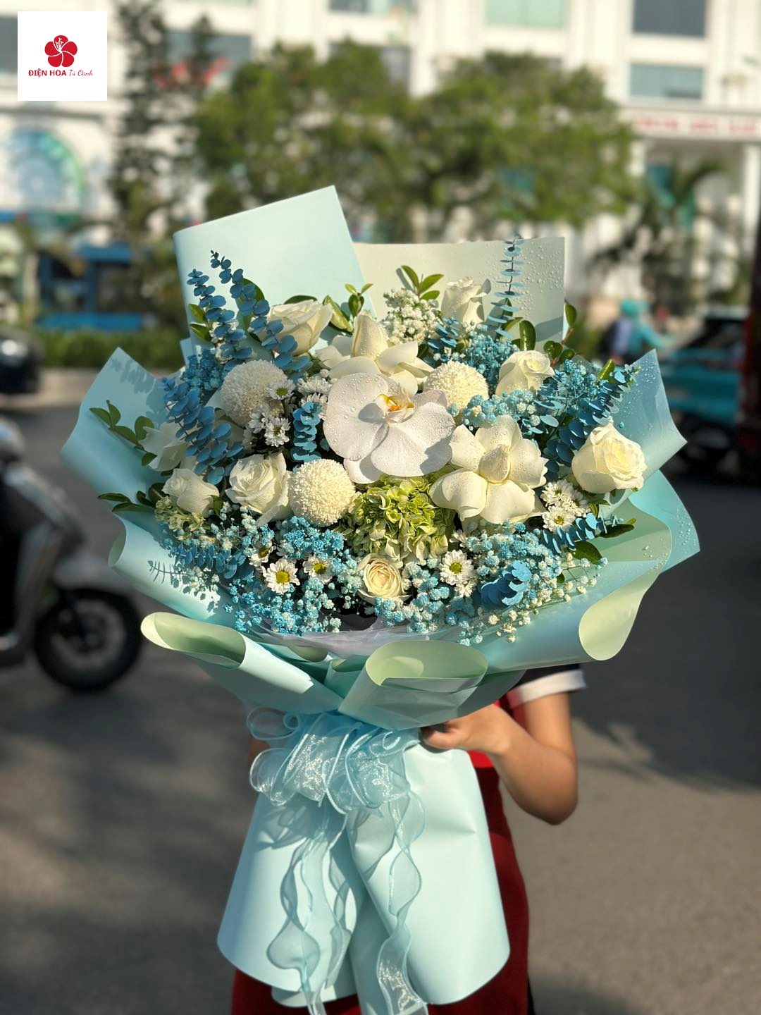 Điện hoa Tú Oanh giao hàng toàn quốc, mang đến những bó hoa thơm, chất lượng đến tay khách hàng