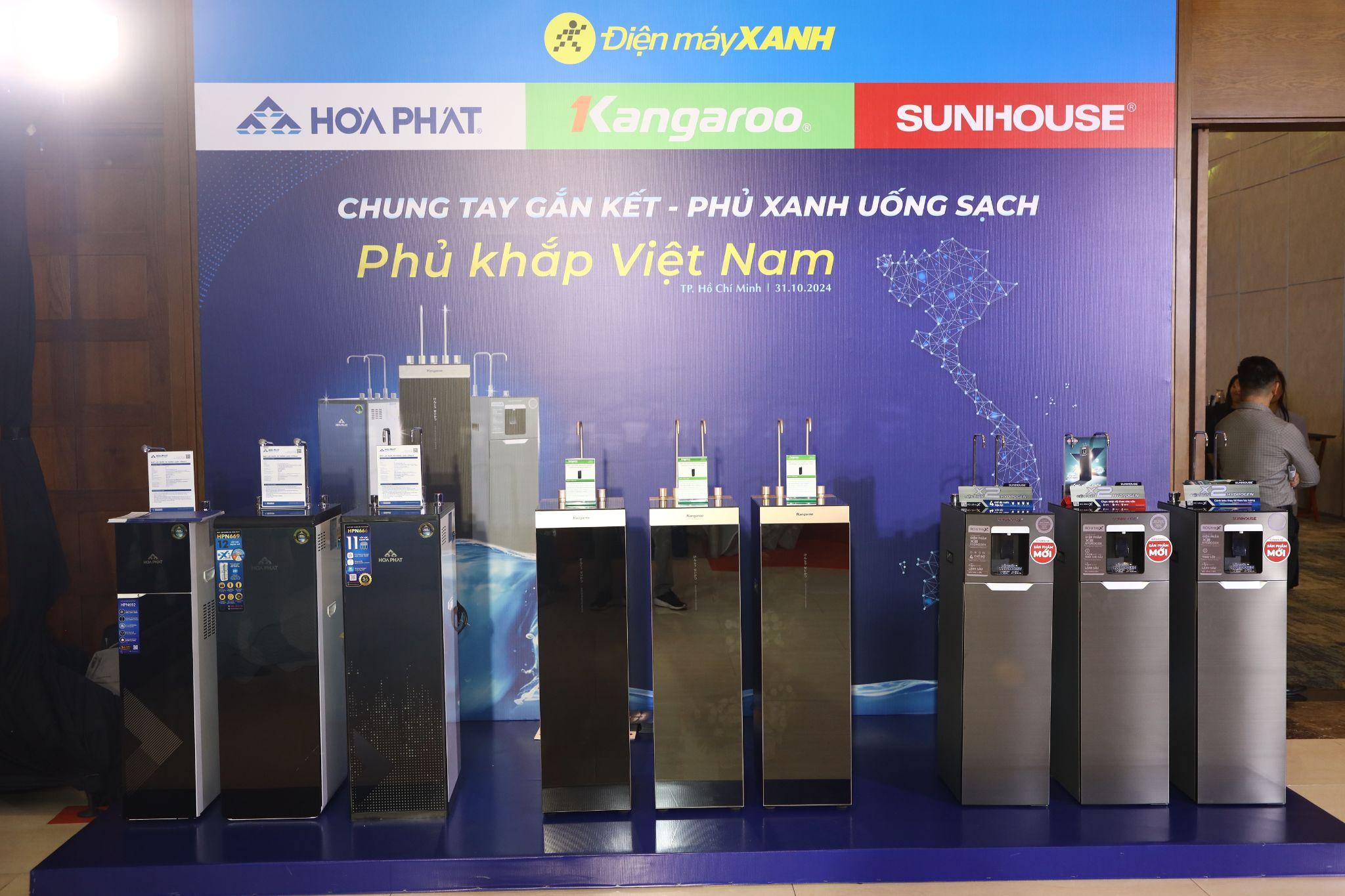 Sản phẩm máy lọc nước tại Điện máy Xanh có nhiều kiểu dáng, công dụng khác nhau, đáp ứng mọi nhu cầu nước sạch, nước khoẻ của người dùng