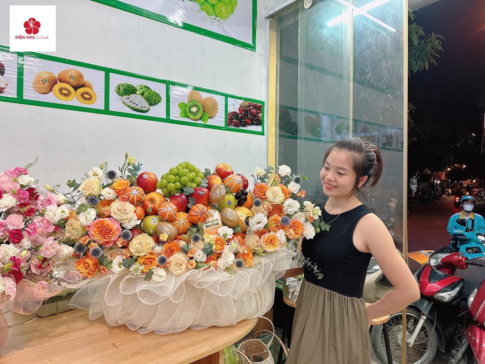 Chị Phạm Thị Tú Oanh - Chủ Điện hoa Tú Oanh là người đam mê và có tâm với nghề