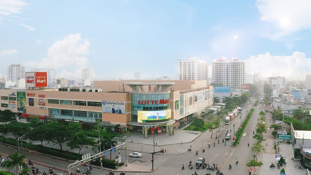 Chuỗi siêu thị LOTTE Mart nằm ở các vị trí đắc địa của các thành phố lớn, đang phục vụ hàng trăm nghìn lượt khách suốt 16 năm qua