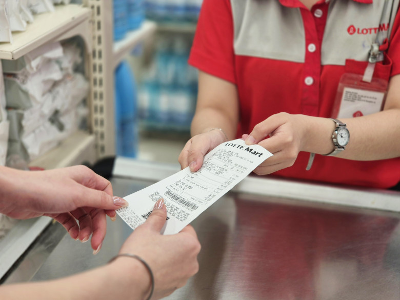 LOTTE Mart nỗ lực cắt giảm giấy in phiếu thanh toán, hiện thực hóa cam kết bảo vệ môi trường