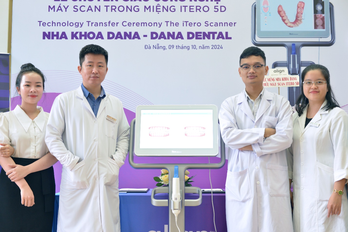 Đội ngũ Bác sĩ tại Dana Dental trong lễ bàn giao máy iTero 5D