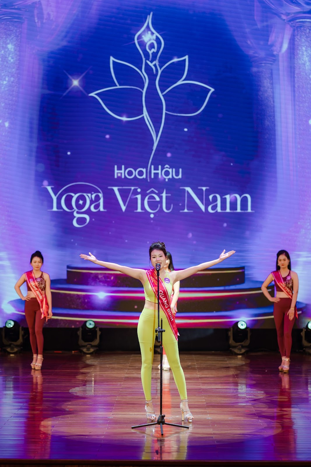 Cô Trang tự tin trình diễn tại cuộc Hoa Hậu Yoga Việt Nam 2024