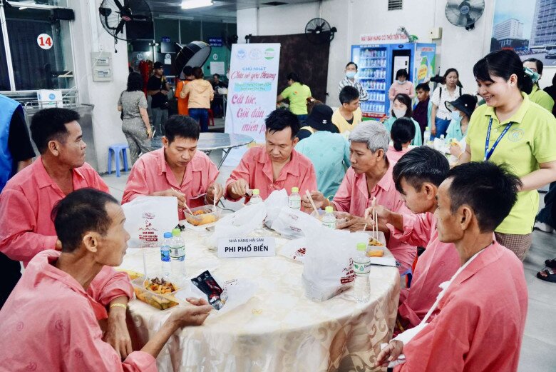 Nhiều hoạt động ý nghĩa diễn ra nhằm động viên tinh thần cho các bệnh nhân. (Ảnh: BVCC).