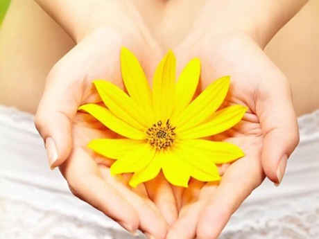 Vùng kín thâm đen khiến cô gái bị bạn trai nghi "giàu kinh nghiệm", khi hỏi được bác sĩ tiết lộ điều bất ngờ