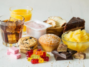 Sức khỏe - Đừng chủ quan, bạn nên bỏ ngay 4 loại thực phẩm này nếu cơ thể liên tục mệt mỏi, kiệt sức