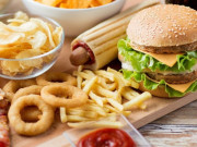 Sức khỏe - Thức ăn nhanh tăng nguy cơ mắc ung thư trực tràng nhưng nhiều người vẫn bất chấp sử dụng