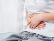 Sức khỏe - Đau bụng đi khám nhưng chần chừ không điều trị, sau vài tiếng cô gái trẻ phải cắt buồng trứng dù chưa lập gia đình