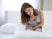 Sức khỏe - Đau bụng khi đến "ngày đèn đỏ" có nên uống thuốc giảm đau? Chuyên gia chỉ cách cực dễ nhưng chị em ngại bẩn ít làm