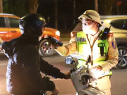 Tin tức - Vi phạm nồng độ cồn kịch khung, tài xế bỏ xe tại chốt đi bộ về nhà