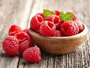 Sức khỏe - 8 loại trái cây màu đỏ rất tốt cho tim mạch, giúp tăng tuổi thọ, ở chợ Việt bán đầy với giá từ 10.000 đồng/kg