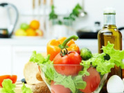 Sức khỏe - Cải xanh và cà chua, loại rau nào dễ "ngậm" hóa chất hơn? Làm sao để phân biệt rau củ an toàn cho sức khỏe?