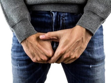 Người đàn ông đầu tiên trên thế giới sống tới già với 3 "cậu nhỏ" mà không hề hay biết