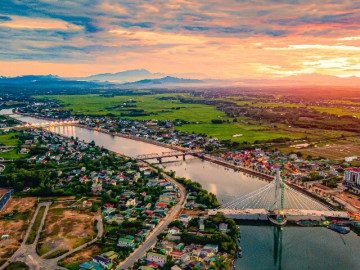 Tỉnh nào gắn liền với Vĩ tuyến 17, là vùng đất địa linh nhân kiệt, do vua nhà Nguyễn đặt tên?