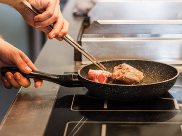 Loại gia vị trong bếp nhà nào cũng có, khi sử dụng thường xuyên mắc 2 sai lầm khiến cả nhà dễ “bệnh chồng bệnh”