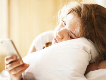 Sáng dậy xem điện thoại ngay lập tức, thói quen hàng ngày của nhiều người Việt khiến não bộ bị tàn phá nhanh chóng