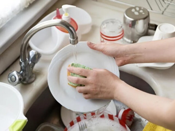 Sai lầm nào khi rửa bát đũa làm tăng nguy cơ mắc ung thư? Một bước đơn giản để diệt mầm bệnh nhưng ít người làm