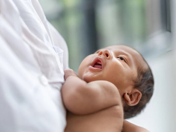 Mẹ nghèo đi sinh không có tiền viện phí đành bỏ con lại, 26 năm sau mới gửi lời xin lỗi, con lại bất ngờ nói cảm ơn