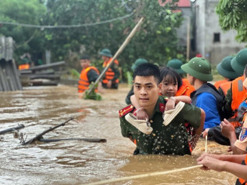 Bão lũ đi qua, tình người ở lại: Những khoảnh khắc ấm lòng trong năm 2024, làng Nủ hồi sinh từ những thương đau