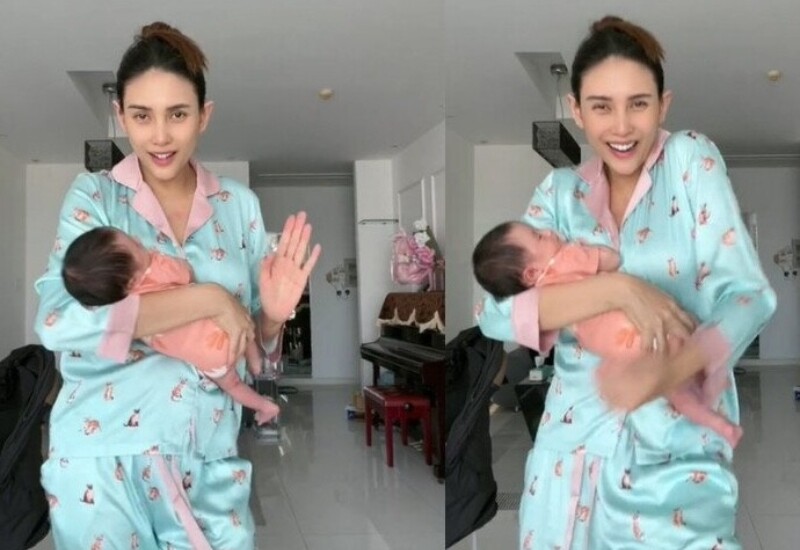 Trái ngược với Diệp Lâm Anh và Huyền Baby, style chăm con của siêu mẫu Võ Hoàng Yến thực sự khá phù hợp với câu ví von của nhiều người về hình tượng mẹ bỉm sữa "đầu bù tóc rối".