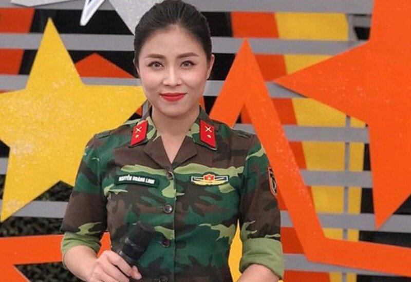 MC Hoàng Linh (tên đầy đủ là Nguyễn Hoàng Linh, sinh năm 1985) có lẽ không còn xa lạ với nhiều khán giả màn ảnh Việt, khi gắn liền với các chương trình "Chúng tôi là chiến sĩ", "Cafe sáng với VTV3", "Giờ thứ 9"...