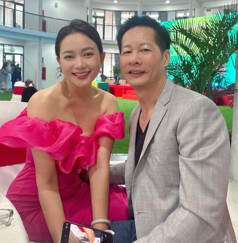 Lấy chồng đại gia U70, Phan Như Thảo và con gái được cưng như trứng mỏng, hai mẹ con được tháp tùng đi sự kiện - 2