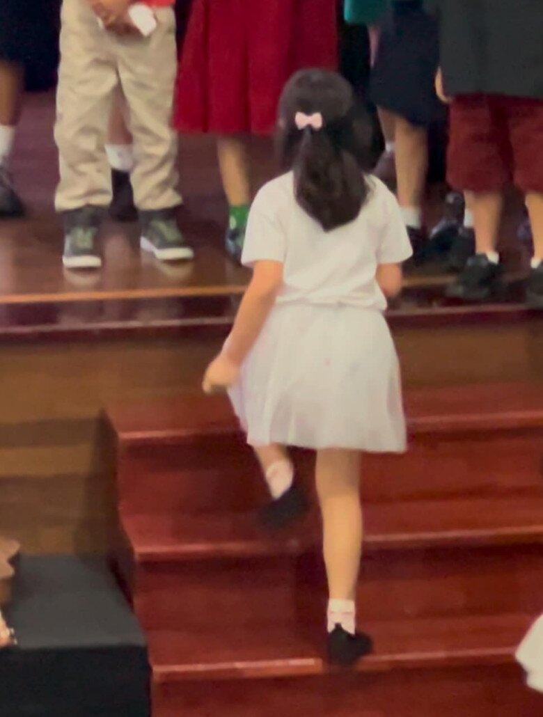 Lấy chồng đại gia U70, Phan Như Thảo và con gái được cưng như trứng mỏng, hai mẹ con được tháp tùng đi sự kiện - 4