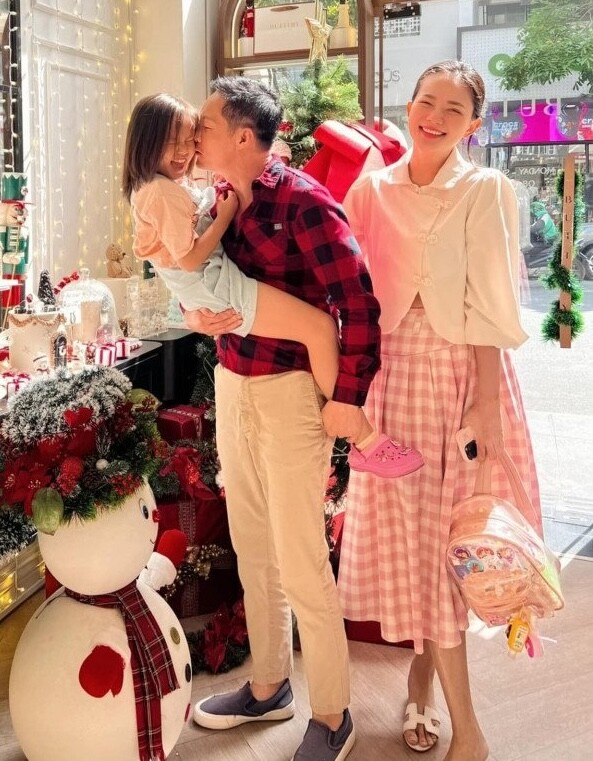 Lấy chồng đại gia U70, Phan Như Thảo và con gái được cưng như trứng mỏng, hai mẹ con được tháp tùng đi sự kiện - 7