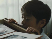 Yêu con - Bà nội mất, cháu trai không khóc mà còn cười vui vẻ trước di ảnh, biết sự thật ai nấy đều lặng người