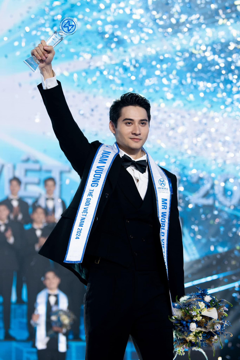 Phạm Tuấn Ngọc xuất sắc trở thành Á vương 1 tại Mr World nhờ vẻ điển trai, phong thái lịch lãm.