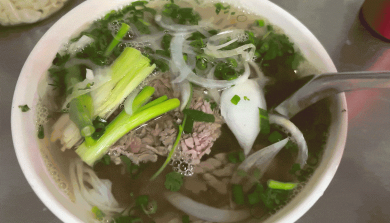 Món phở mà YouTuber người Nhật yêu thích nhất ở Hà Nội