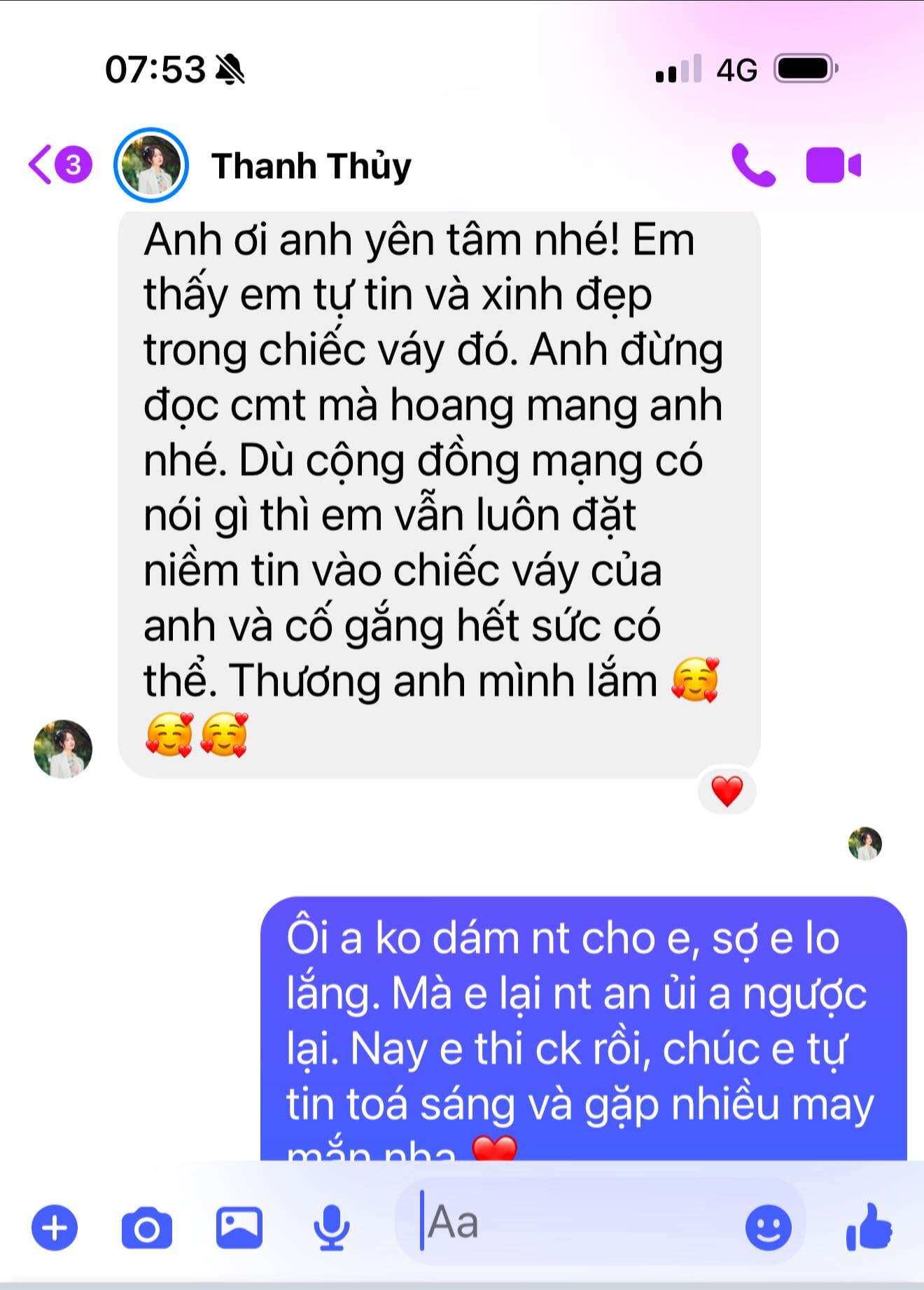 Thanh Thuỷ trước đó cũng đã nhắn tin động viên NTK trước ý kiến trái chiều của cộng đồng mạng về chiếc váy đêm chung kết.