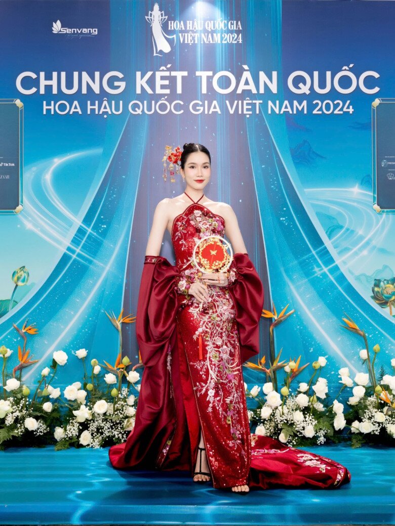 Á hậu Phương Anh.